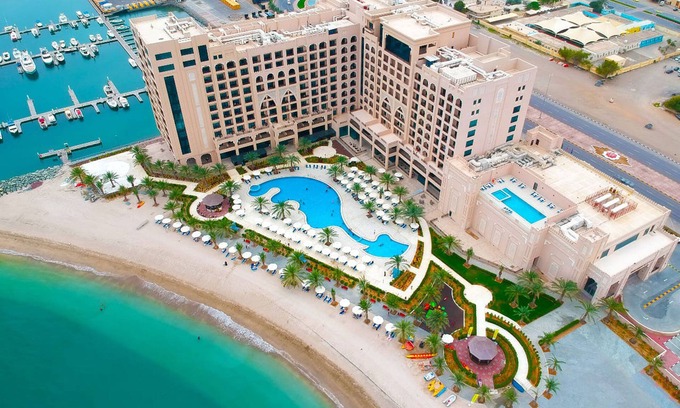 Al-Fujairah Hotel | Relax at Al Bahar Hotel & Resort with Ocean Views and Spa