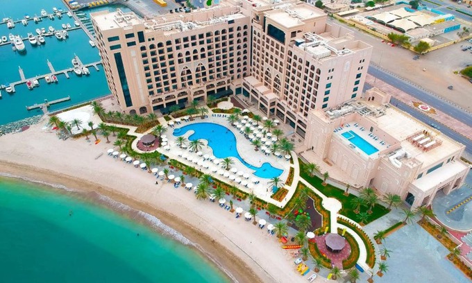 Al-Fujairah Resort | Experience Al Bahar Hotel & Resort: Oceanfront Bliss Awaits