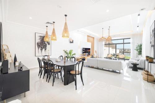 Al-Fujairah Villa | Experience Al Bandar Villa: 5BHK with Private Pool & Beach