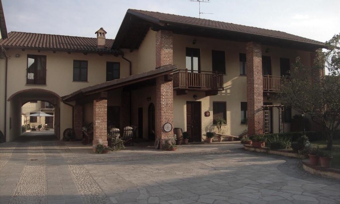 Sommariva del Bosco Bed & Breakfast | Discover Al Calar Della Sera - Spa, Hot Tub & Pet Friendly