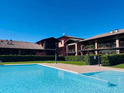 Peschiera del Garda Apartment | Discover Al Cascinale Peschiera Del Garda with Oceanfront Pool