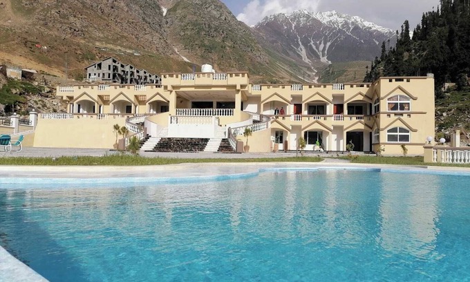 Kohistan Hotel | Discover Comfort at Al-Cazar Fort with Pool & Restaurant