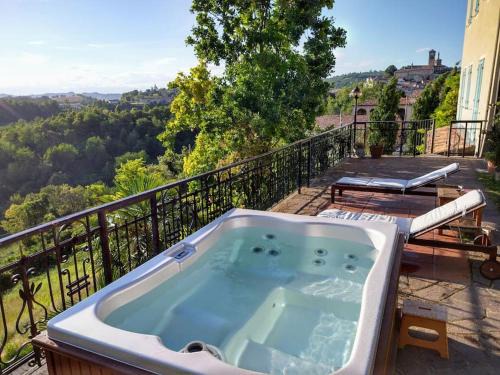 Grazzano Badoglio Apartment | Cozy Al Cedro Terrazza with Ocean View & Hot Tub