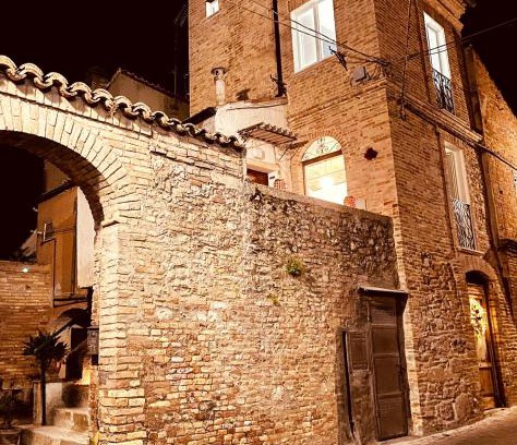 Atri Bed & Breakfast | Discover Family-Friendly Al Civico 2 with Hot Tub Access
