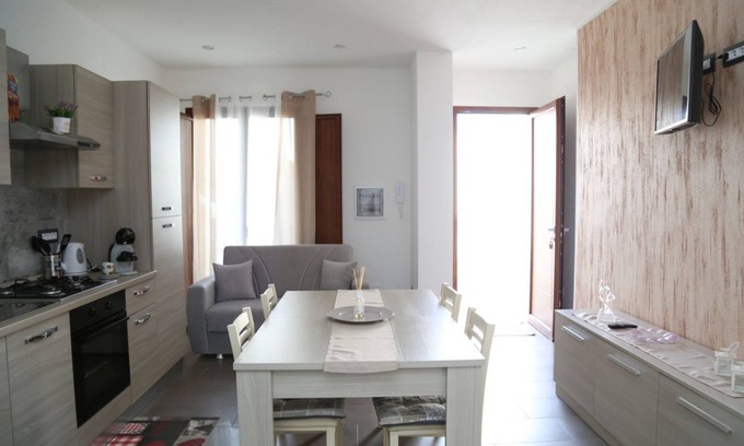 Decimomannu Apartment | Bright Al Civico 5 Apartment with Private Parking & Breakfast