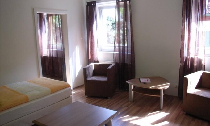 Wachenheim an der Weinstrasse Bed & Breakfast | Discover Altstadt-Residenz: Family-Friendly Comfort Awaits