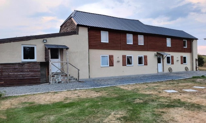 Herbaimont House | Family-Friendly Retreat at Al'fagne de boca with Kitchen