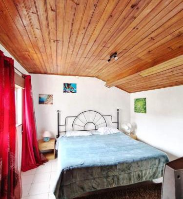 Leiria House | Cozy AL Famalicão: Pet-Friendly with Kitchen Amenities