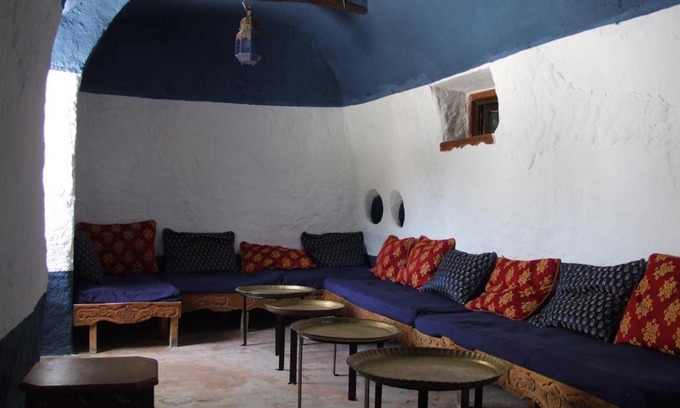 Baza Apartment | Discover Al Jatib: Oceanfront Bliss with Pet-Friendly Amenities