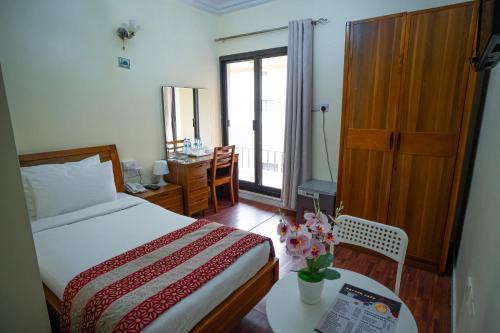 Al Sabkha Hotel | Discover Al Karnak Hotel: Wheelchair Accessible Retreat