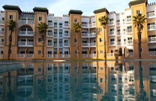 Pont Blondin Apartment | Experience Al Kawtar: Oceanfront Pool Retreat Rated 9.2/10