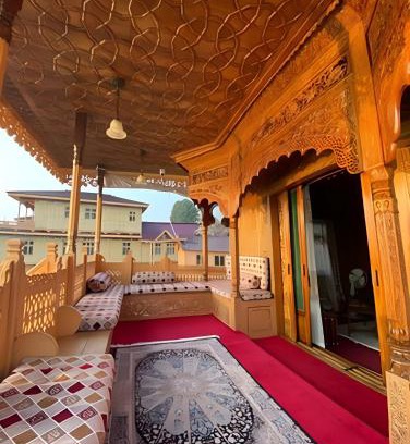 Dal Lake Hotel | Al-Noor group of houseboats