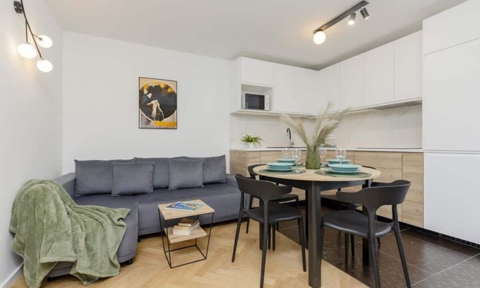 Muranow Apartment | Pet-Friendly 1 Bedroom in Warsaw with Free Wifi