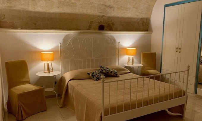 Ginosa House | Al Vicoletto: Prime Historic Apartment with Ocean Views