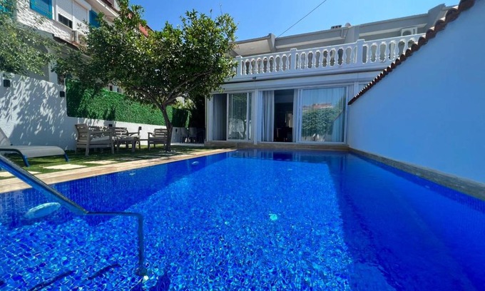 Alacati Villa | Experience Relaxation at Alaçatı Limon Villa with Pool