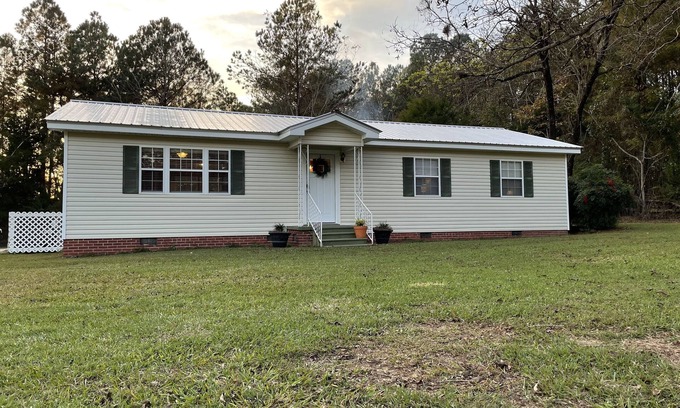 Wing House | Explore Alabama Cabin in National Forest with Family-Friendly Amenities