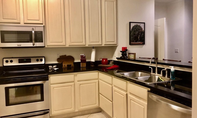 Tuscaloosa Condo | Experience Alabama Victory Getaway: Top-Rated Amenities Await