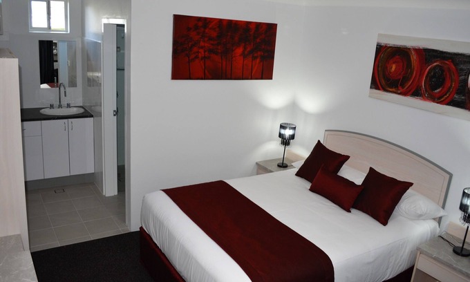Taree Hotel | Comfortable Alabaster Motor Inn with Pool & Restaurant