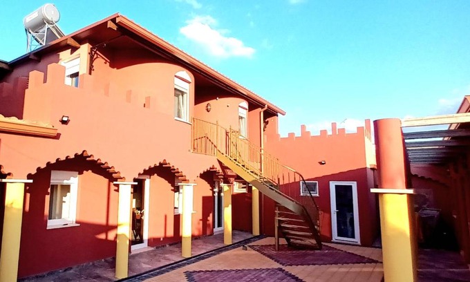 Reguengos de Monsaraz House | Discover Aladin Comfort Country Rooms with Oceanfront Views