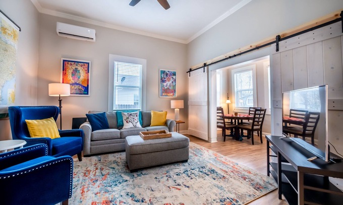 Historic Garderns House | Family-Friendly Retreat Near Alamodome with Free Parking