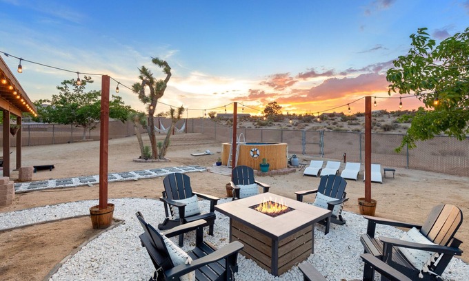 Joshua Tree House | Discover Alana House: Pool, Hot Tub & Walk to Hikes!