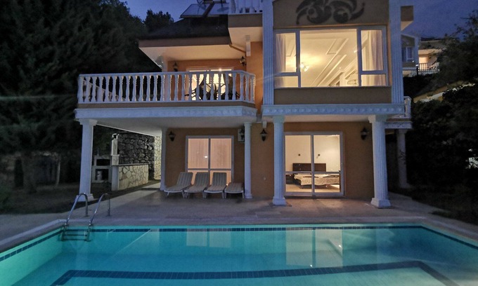 Bektas Villa | Relaxing Retreat at Alanya Castle View Villa with Pool