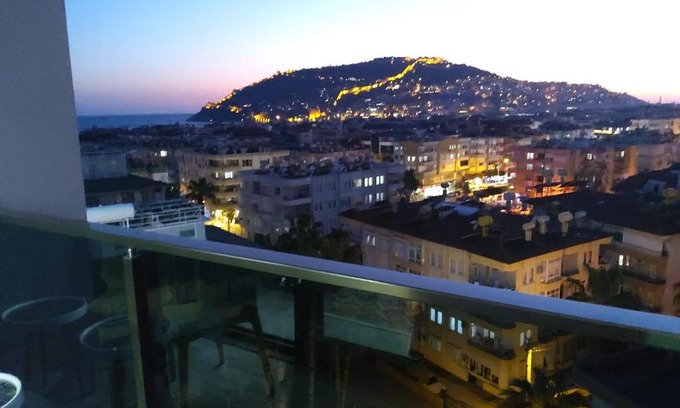 Alanya Apartment | Pet-Friendly Alanya Tower Sky Beach with Oceanfront Views