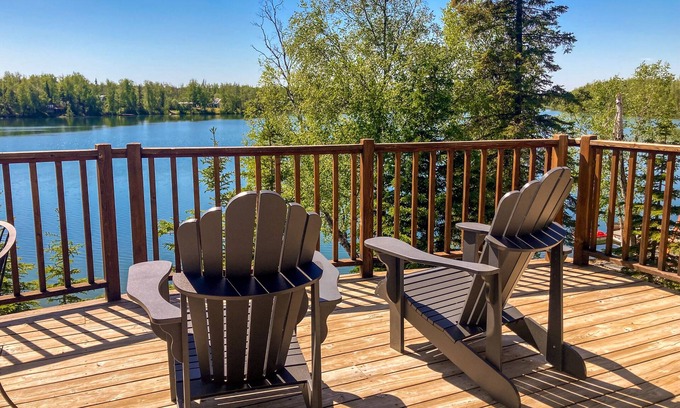 Meadow Lakes House | Experience Adventure at a Lakeside Hotel with Spa & Views