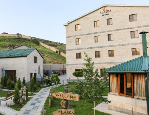 Tsaghkadzor Hotel | Inviting Alaska Resort with Hot Tub & Breakfast Included