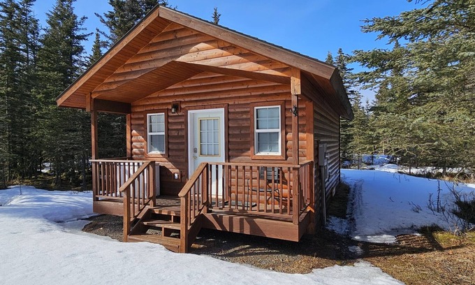Cohoe Cabin | Discover Alaska Summers Lodge Cabin No. 1 for Families