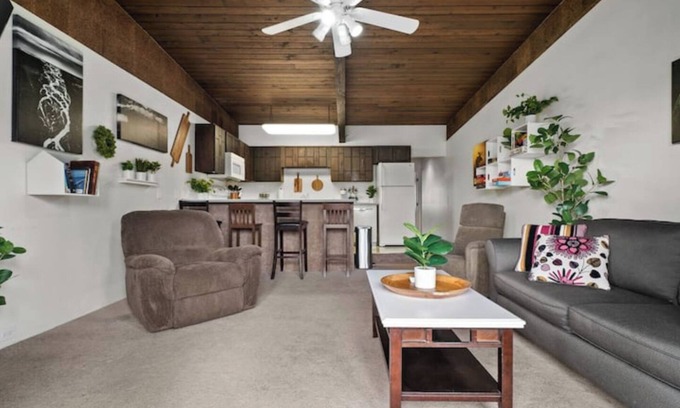 University Area Apartment | Alaskan Dreamscape Loft [5]