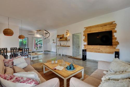 Bhiwadi Villa | Ideal Escape at Alaya Stays: 4BHK Farmhouse with Pool