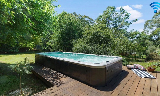 Bundanoon House | Alba Gardens: Serene Retreat with Spa and Private Garden
