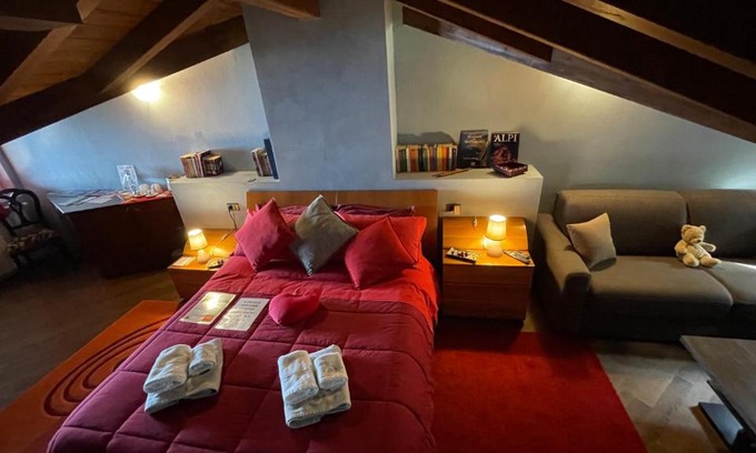 Carciano House | Inviting Alba sul lago B&B: Guest Rated 9.3 with Hot Tub