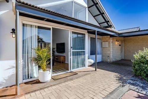 Collingwood Park House | Relaxing Sea Breeze Retreat: Family-Friendly Getaway