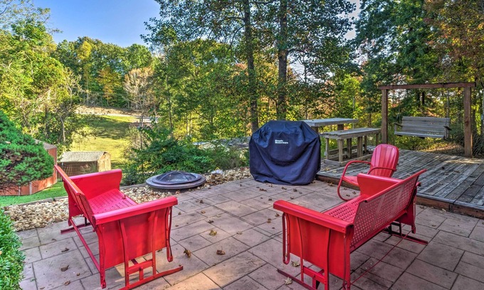 Albany House | Albany Home: Steps from Dale Hollow Lake with Great Amenities