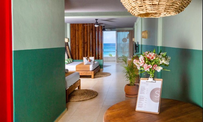 Cozumel Hotel | Oceanfront Albatros Suites: Rated 8.6, Pet Friendly Stay