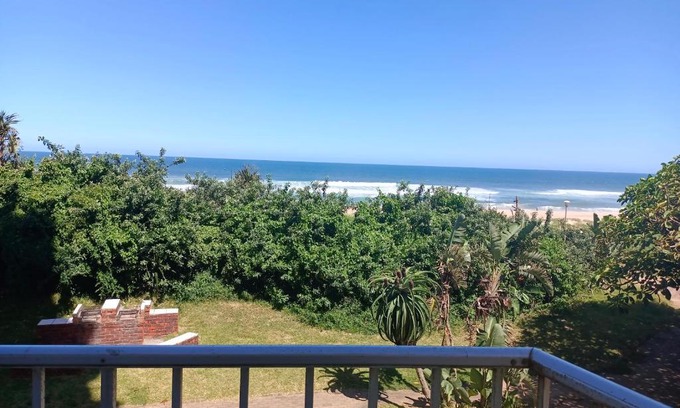 Amanzimtoti Apartment | Oceanfront Albatros: Family-Friendly Getaway with Views