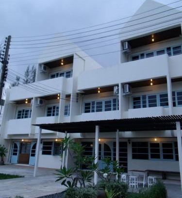 Saphli House | Family-Friendly Albatross Guesthouse at Thungwualaen Beach