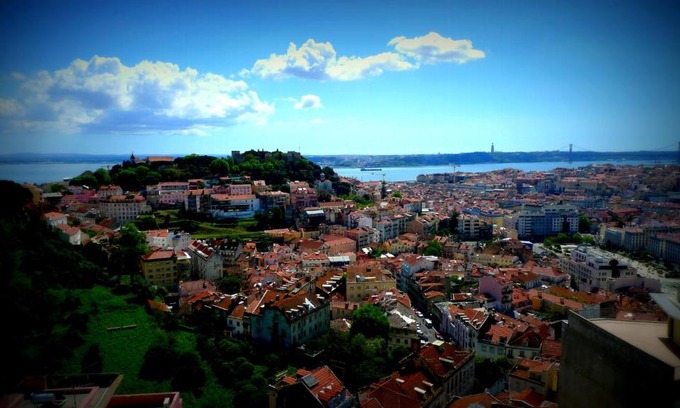 Alfama Hotel | Inviting Albergaria Senhora do Monte with Hot Tub & Breakfast