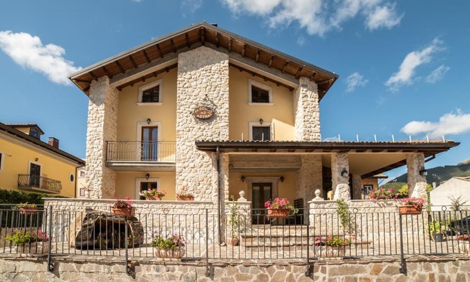 Pescasseroli Bed & Breakfast | Pet-Friendly Retreat at Albergo Ad Astra - Rated 9/10