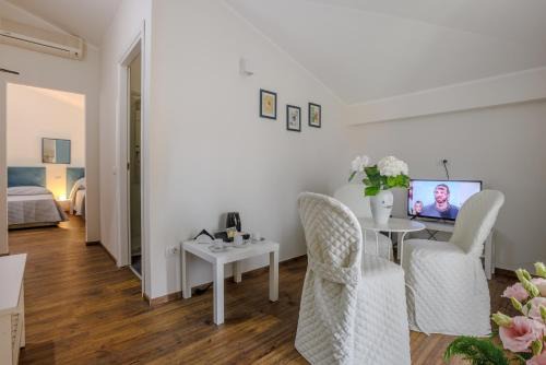 Montecatini Terme Hotel | Top-Rated Albergo Alassio: Pet-Friendly with Hot Tub