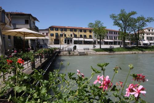 Dolo Hotel | Stay Connected at Albergo Alla Campana: 8.8/10 Rated Hotel