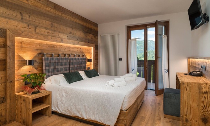 Sant'Antonio di Mavignola Hotel | Guest Rated Stay at Albergo Alla Posta with Family Amenities