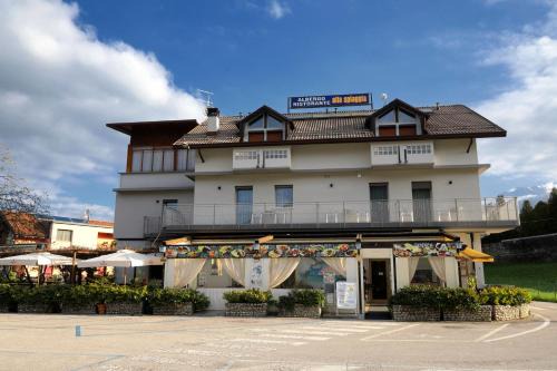 Alpago Hotel | Beachfront Retreat: Family-Friendly Stay at Albergo alla spiaggia