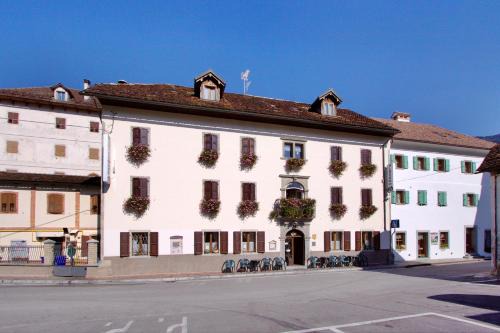 Comeglians Hotel | Albergo Alle Alpi: Pet-Friendly Stay with Family Amenities