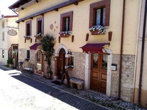 Pescasseroli Hotel | Discover Albergo Andromeda: Pet-Friendly with Pool & Dining