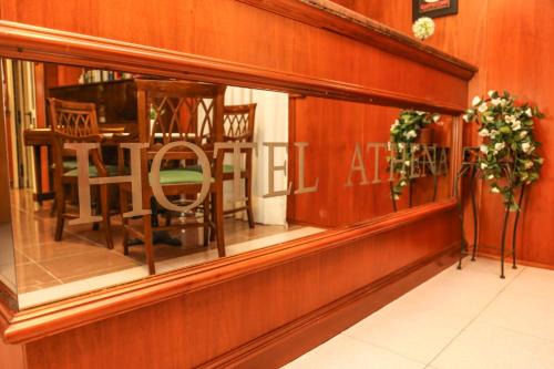 Universita Hotel | Discover Albergo Athena: Family-Friendly Dining Awaits