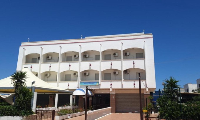 Lesina Marina Hotel | Oceanfront Bliss at Albergo California - Rated 9/10