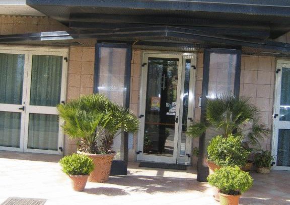 Mangone Hotel | Comfortable Stay at Albergo Carpino with Family-Friendly Amenities